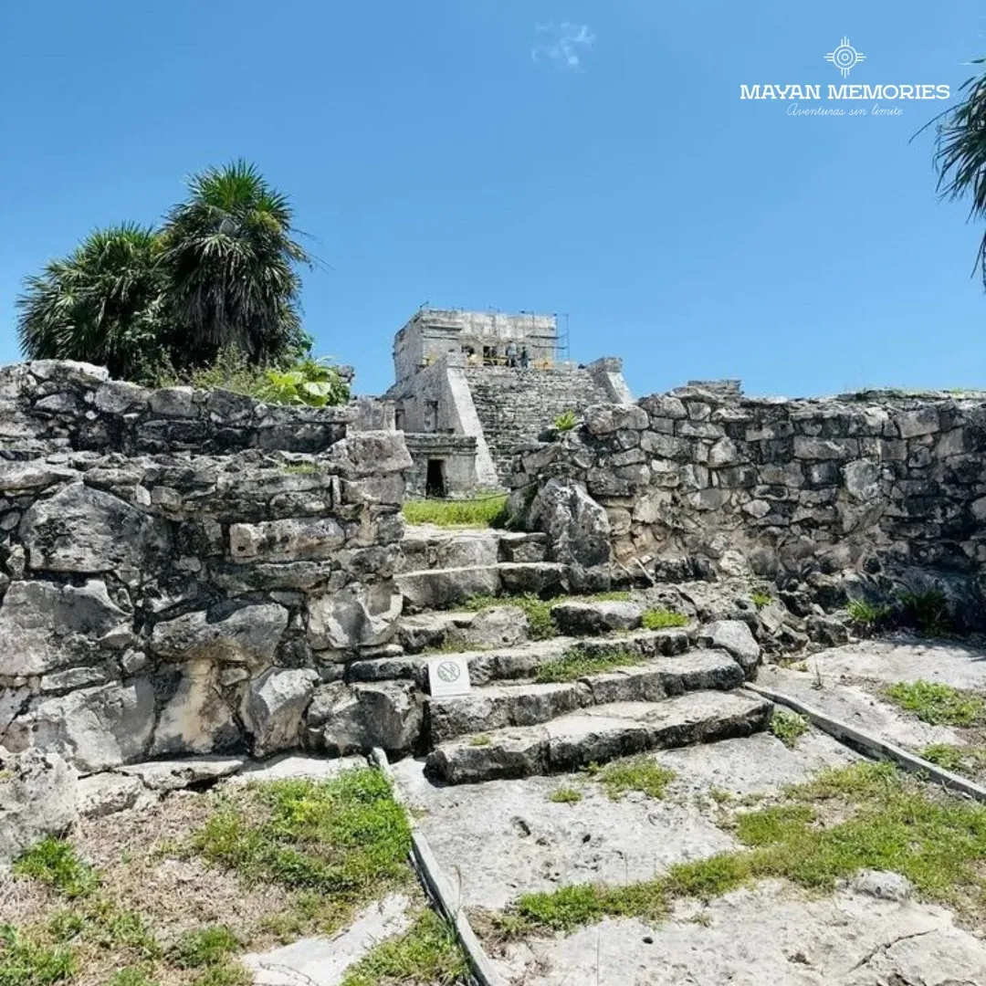 Templo de piedra en la zona arqueológica de Tulum